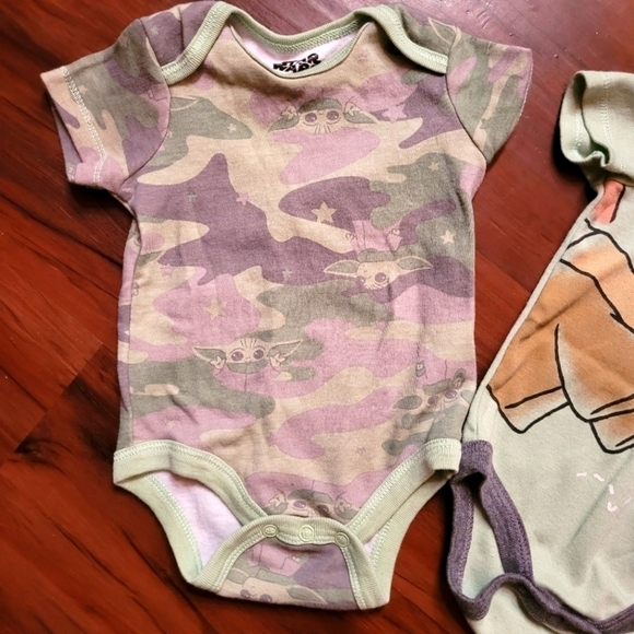 STAR WARS 2 Yoda onsies. Size 3-6 months. Both 9 or 5ea. EXCELLENT CONDITION! - Picture 4 of 5